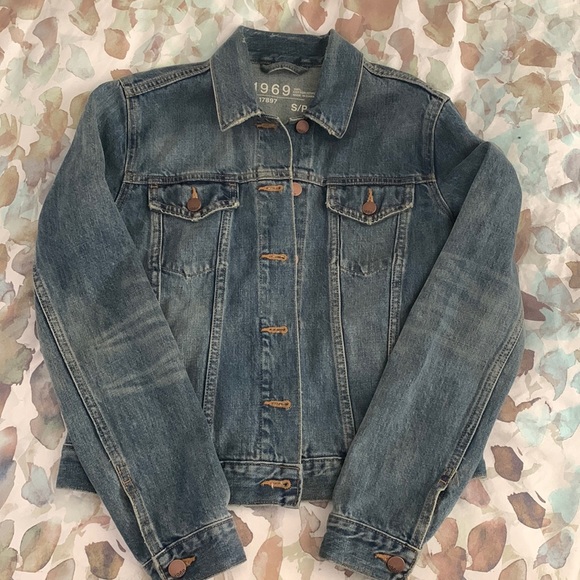 SOLD - EUC GAP jean jacket - Picture 1 of 5